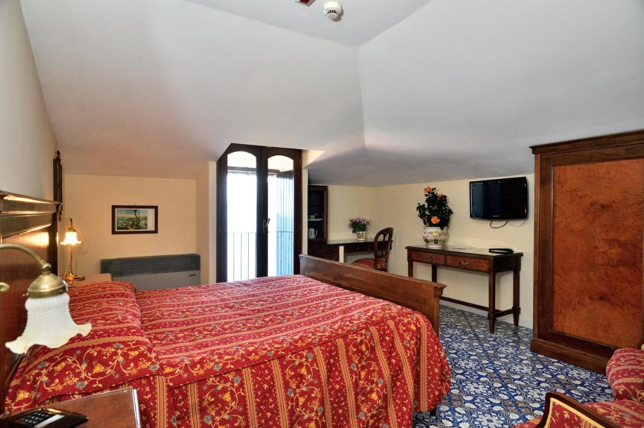 Hotel La Tonnarella Sorrento Bagian luar foto
