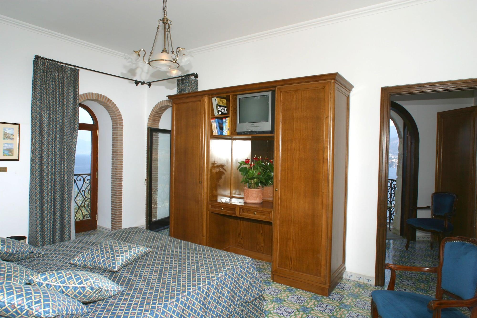 Hotel La Tonnarella Sorrento Bagian luar foto