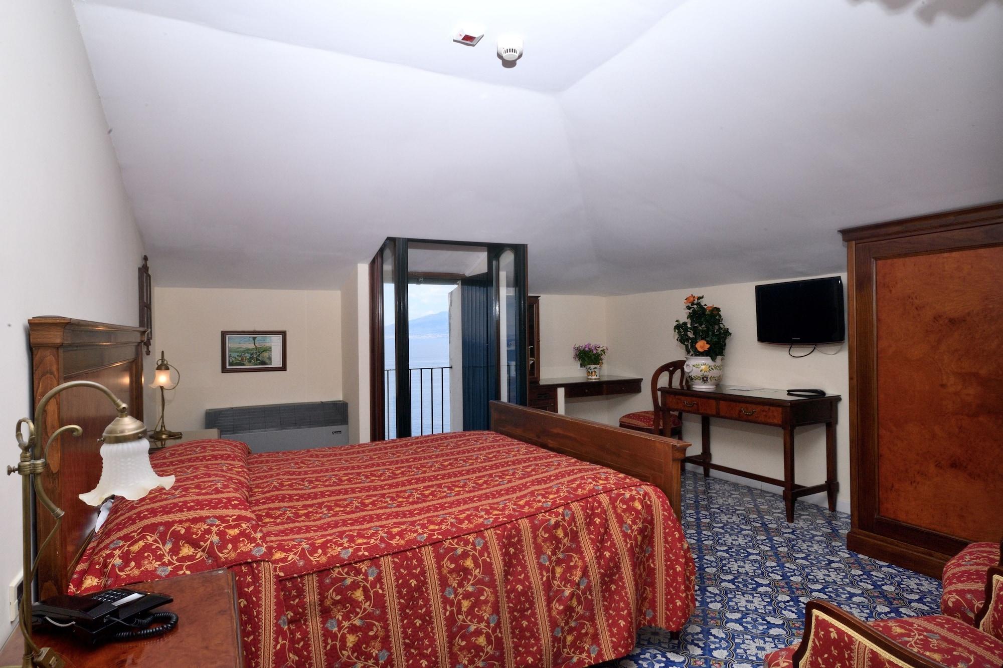 Hotel La Tonnarella Sorrento Bagian luar foto