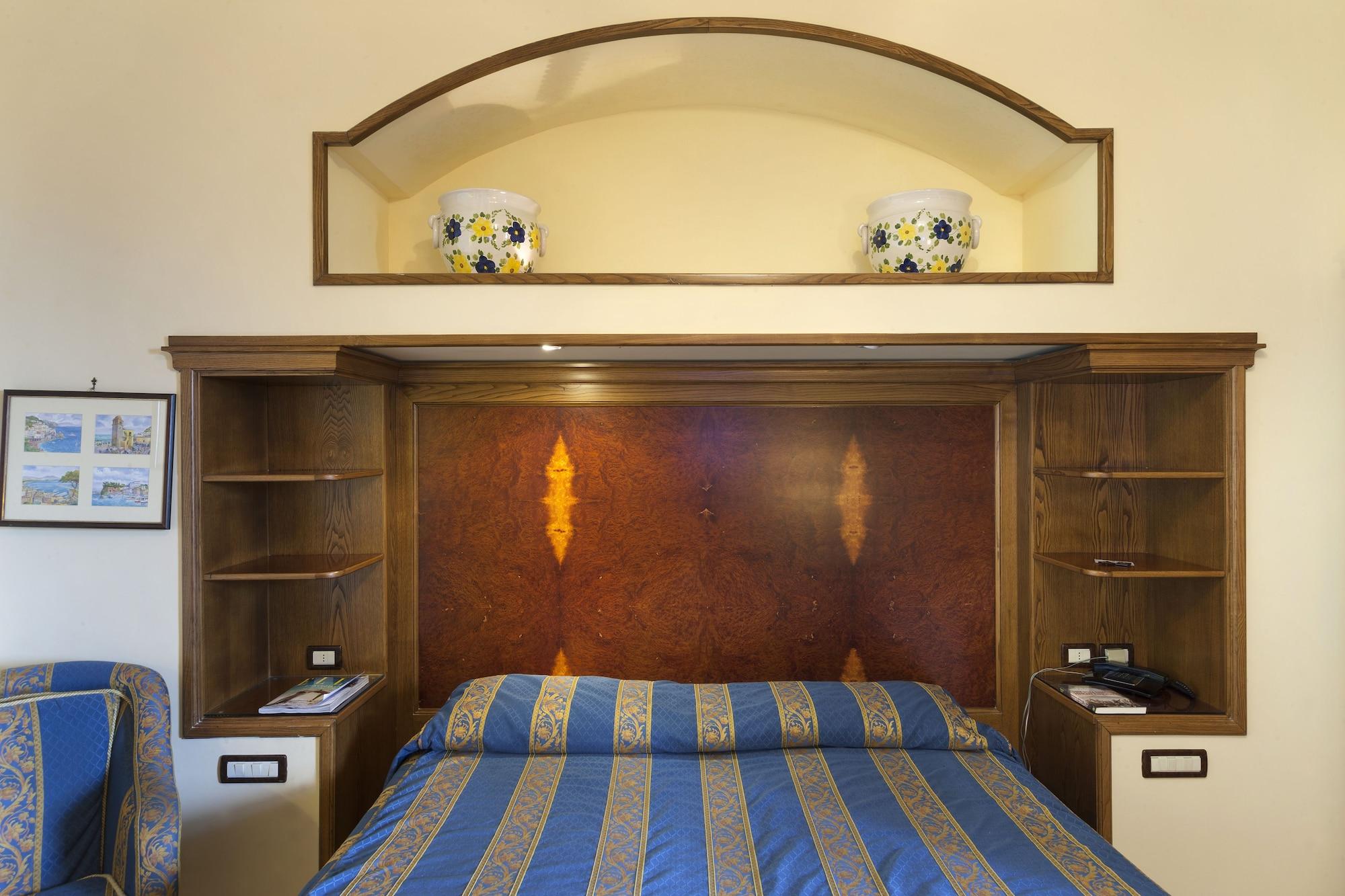 Hotel La Tonnarella Sorrento Bagian luar foto