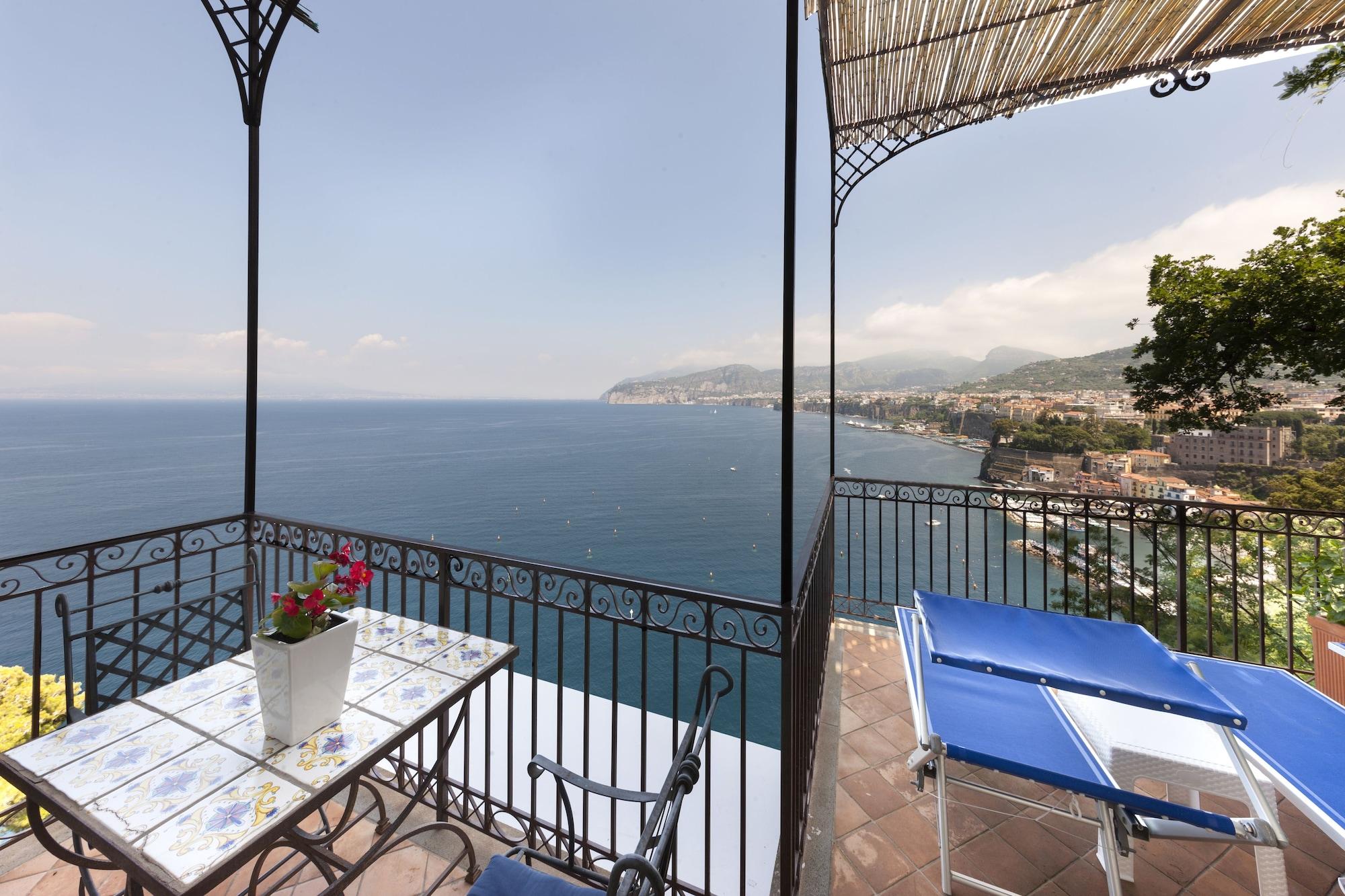 Hotel La Tonnarella Sorrento Bagian luar foto