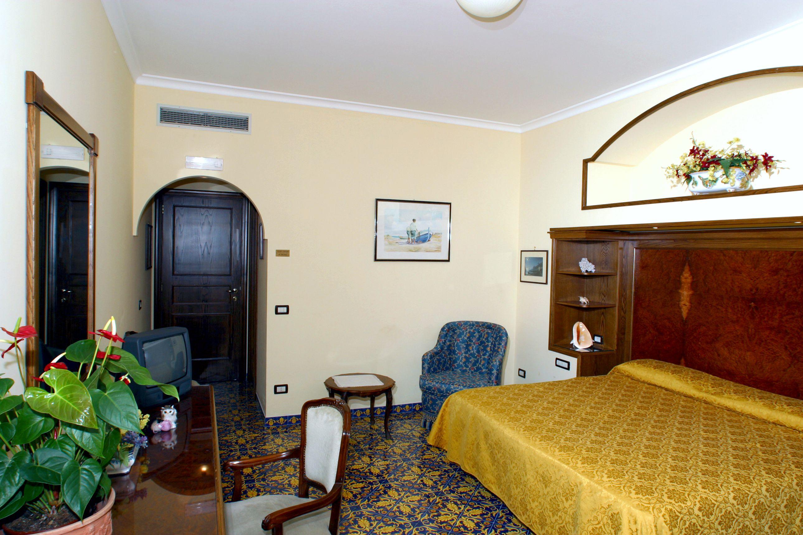 Hotel La Tonnarella Sorrento Bagian luar foto