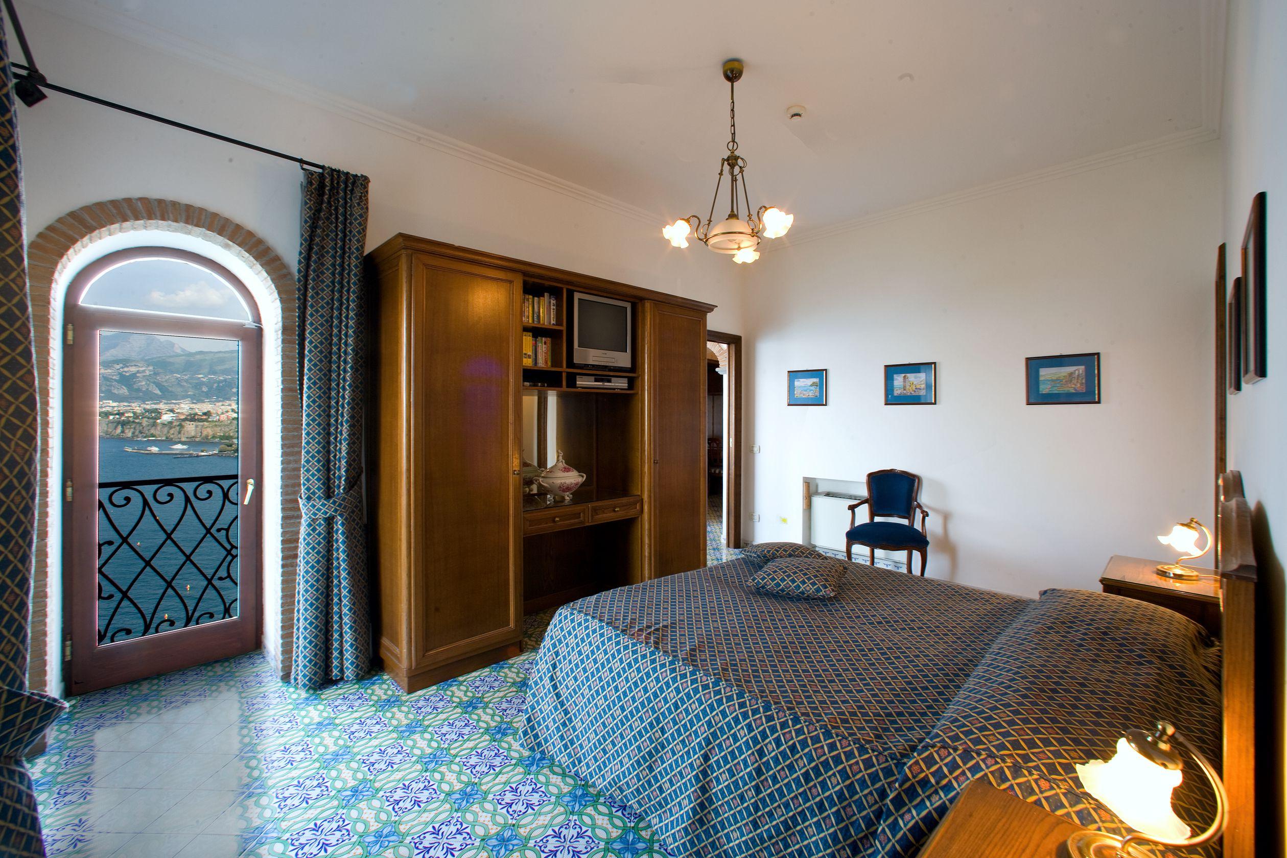 Hotel La Tonnarella Sorrento Bagian luar foto