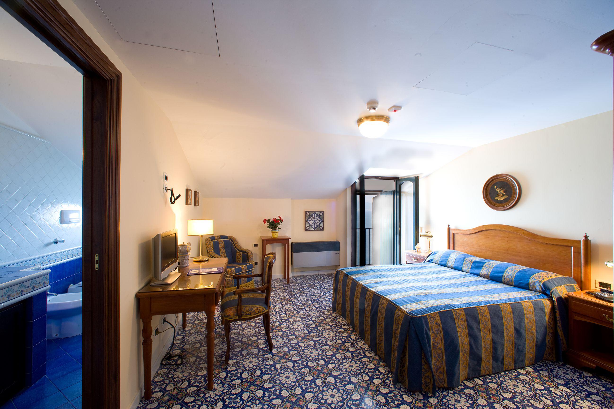 Hotel La Tonnarella Sorrento Bagian luar foto