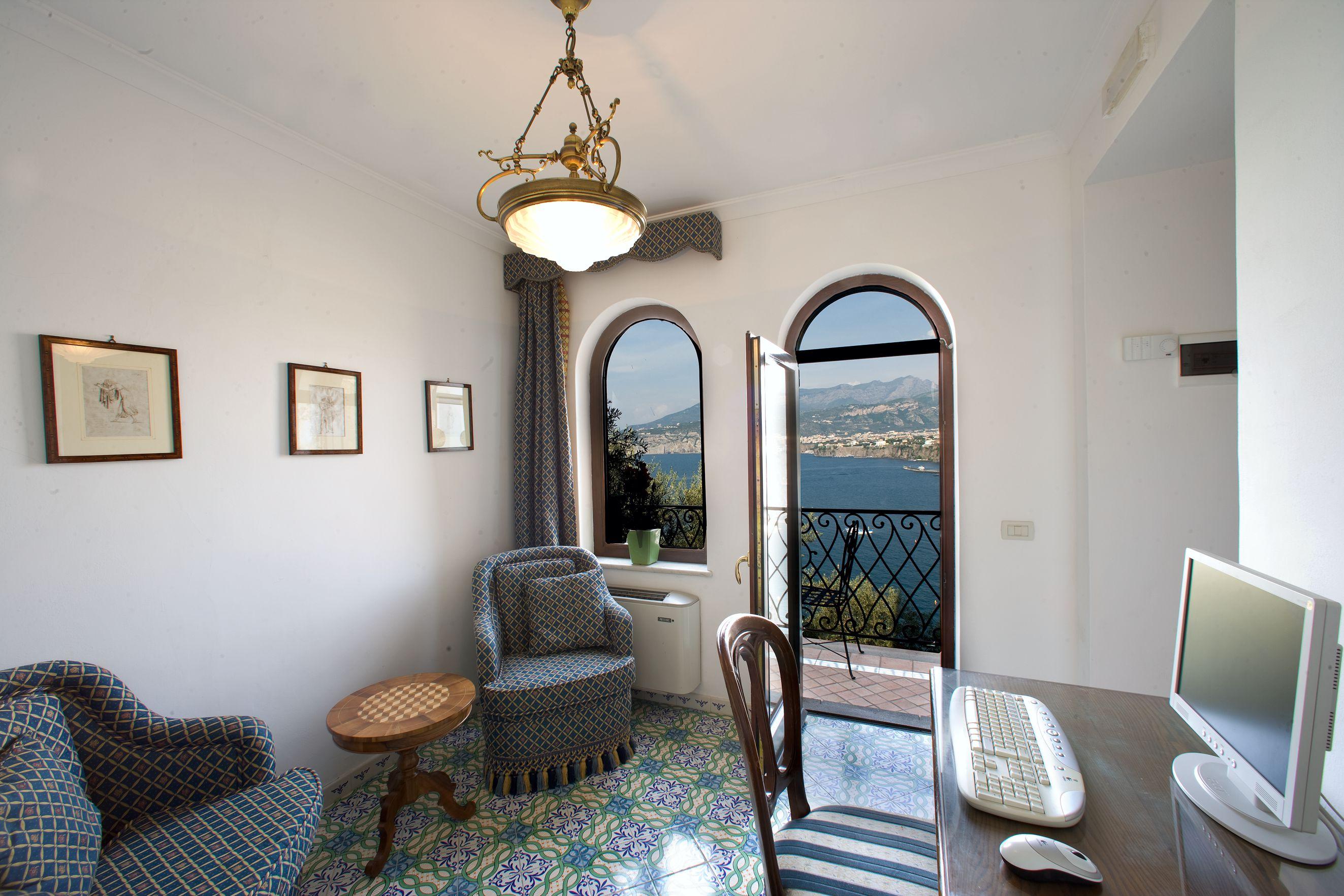 Hotel La Tonnarella Sorrento Bagian luar foto