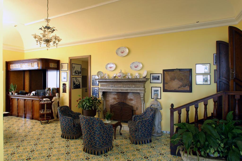 Hotel La Tonnarella Sorrento Bagian luar foto