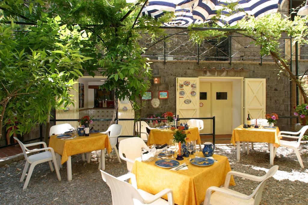 Hotel La Tonnarella Sorrento Bagian luar foto