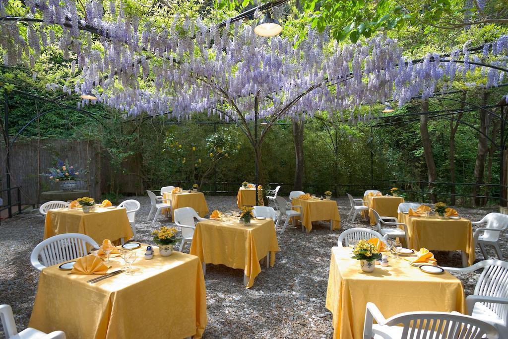 Hotel La Tonnarella Sorrento Bagian luar foto