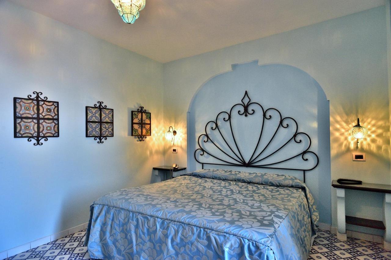 Hotel La Tonnarella Sorrento Bagian luar foto
