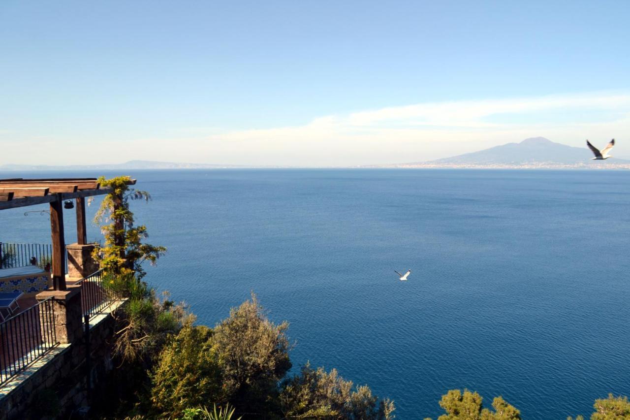Hotel La Tonnarella Sorrento Bagian luar foto