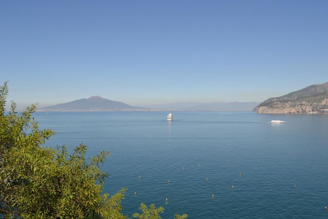 Hotel La Tonnarella Sorrento Bagian luar foto